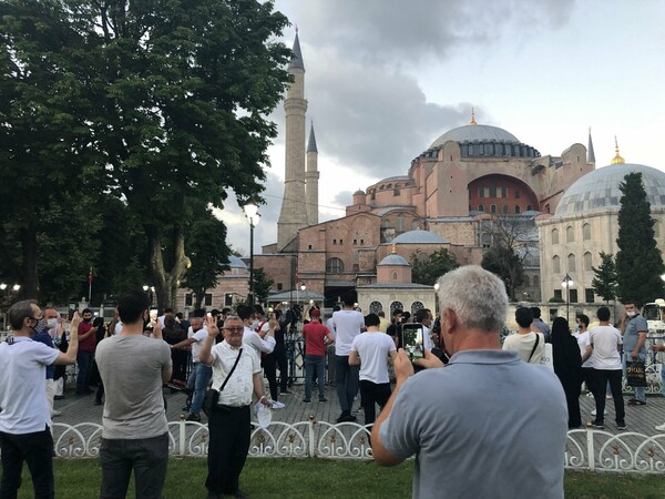 Aποστολή στην Αγία Σοφία: Οι πανηγυρισμοί, η σχεδόν ομόφωνη αποδοχή, η σιωπή των κεμαλιστών, το μέλλον