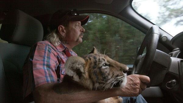 «Tiger King»: Γιατί γίνεται τέτοιος χαμός με αυτή την εξωφρενική true crime σειρά του Netflix;