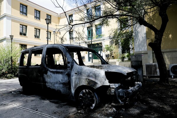 Αποτελεσματικότερη φύλαξη ζητούν Δικαστές και Εισαγγελείς- Μετά την πυρπόληση ΙΧ στην Ευελπίδων