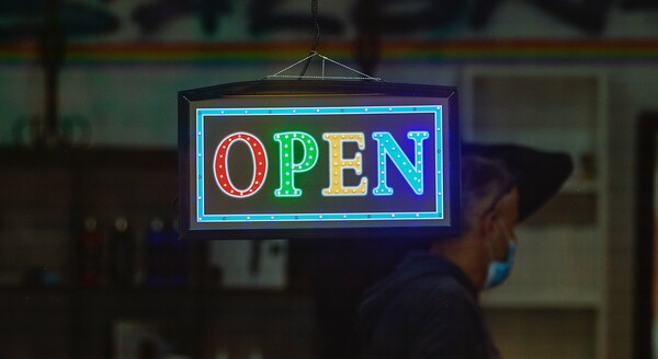 Άρση μέτρων: Ποια καταστήματα ανοίγουν τη Δευτέρα - Ωράριο & κανόνες