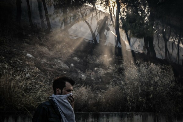 Φωτιά στην Κορινθία: Πύρινο μέτωπο 12 χιλιομέτρων - Προσπαθούν να ανοίξουν αντιπυρικές ζώνες