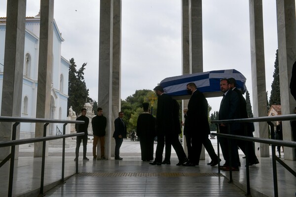 Τελευταίο αντίο στον Μανώλη Γλέζο: Σε στενό κύκλο η κηδεία του «τελευταίου παρτιζάνου»