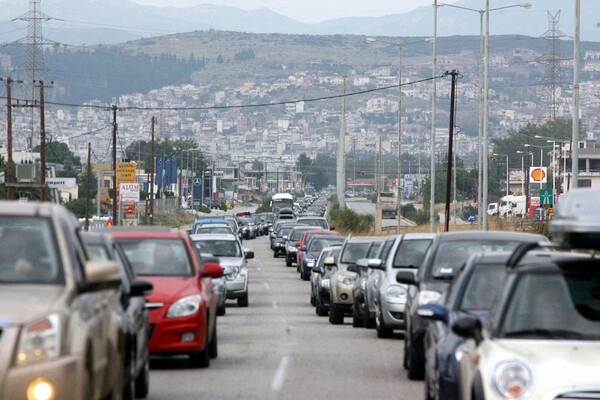 Αυξημένη κίνηση στις εθνικές οδούς- Καθυστερήσεις σε Αθηνών - Κορίνθου και Αθηνών - Λαμίας