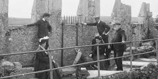 Οι Ιρλανδοί σπεύδουν να φιλήσουν την Blarney Stone - Μετά την χαλάρωση των μέτρων