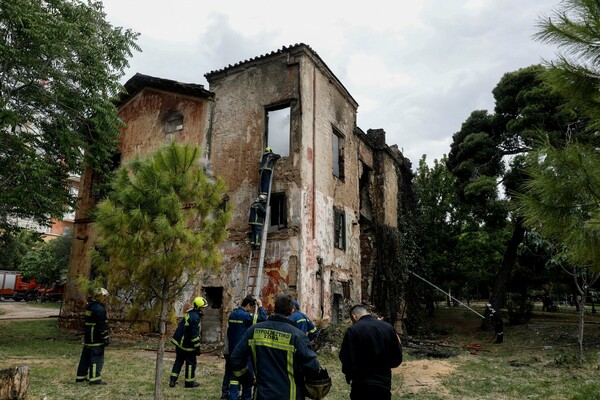 Φωτιά στη βίλα Κλωναρίδη - Εικόνες μετά την καταστροφή