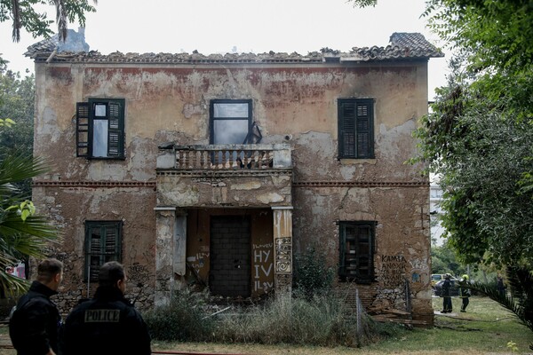 Φωτιά στη βίλα Κλωναρίδη - Εικόνες μετά την καταστροφή