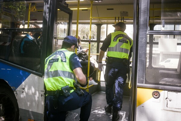 Βάρκιζα: Χτύπησαν οδηγό λεωφορείου - Διακομίστηκε στο Τζάνειο