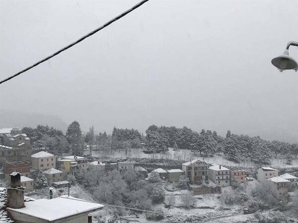 Χιόνια λίγο πριν τον Μάιο - Μέχρι και 15 εκατοστά στα ορεινά Τρικάλων και Ηπείρου