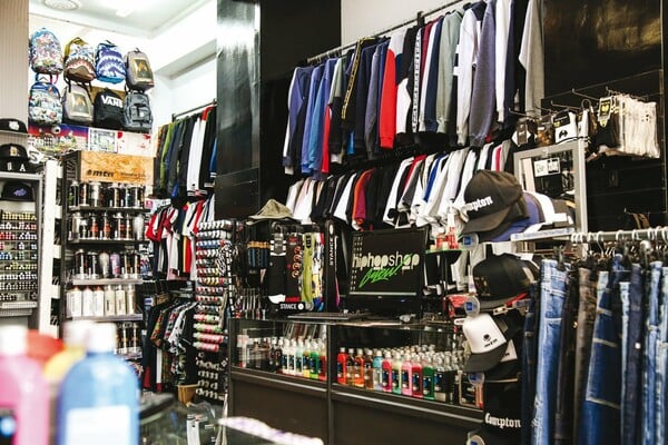 Hip Hop Shop Athens: Τα πάντα σε σχέση με το χιπ χοπ ντύσιμο και το γκράφιτι