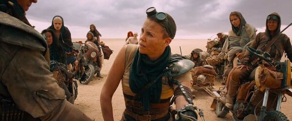 Mad Max: Fury Road: Οι πρωταγωνιστές θυμούνται τα χαοτικά γυρίσματα της κορυφαίας ίσως ταινίας δράσης όλων των εποχών