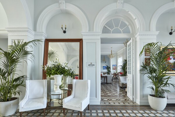 To αριστοκρατικό Poseidonion Grand Hotel στις Σπέτσες υποδέχεται το καλοκαίρι του 2020