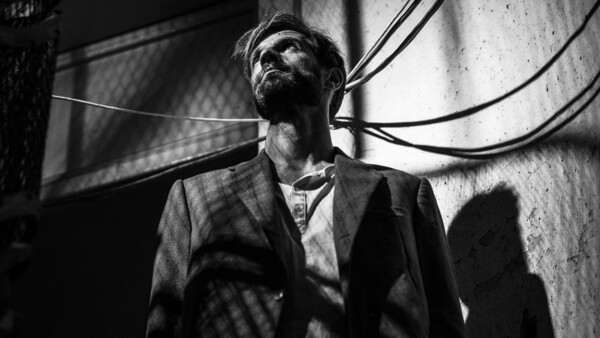«The Series Noir / Gone»: Η Κωνσταντίνα Τάκαλου, το παρελθόν κι ένα κοντραμπάσο