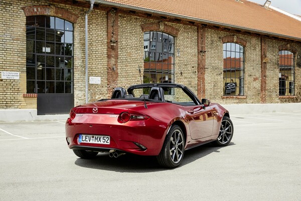 Ο θρύλος του Mazda MX-5 ανανεώνεται στα σημεία