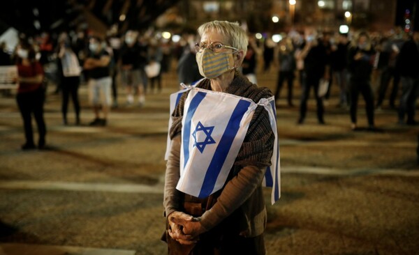 Τελ Αβίβ: Μαζική διαδήλωση 2.000 ατόμων με αποστάσεις ασφαλείας δύο μέτρων και μάσκες