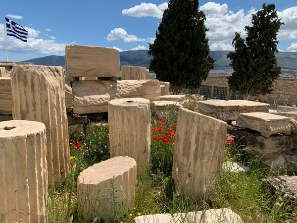 Στην Ακρόπολη η Μενδώνη - Αυτοψία και οδηγίες πριν ανοίξει πάλι ο αρχαιολογικός χώρος