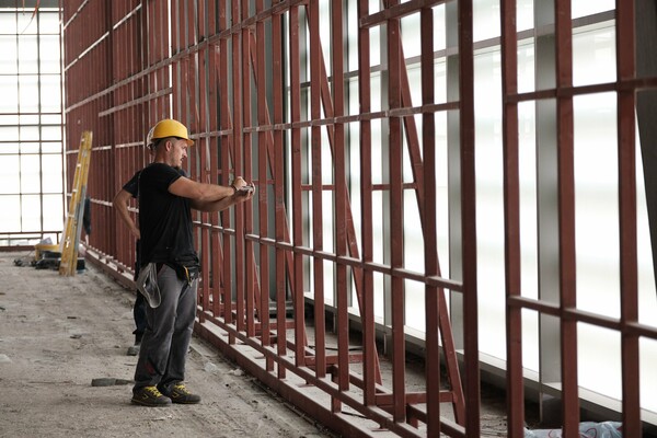 Επίσκεψη Μητσοτάκη στη νέα Πινακοθήκη: «Εμβληματικό σημείο αναφοράς» - Φωτογραφίες από το εσωτερικό