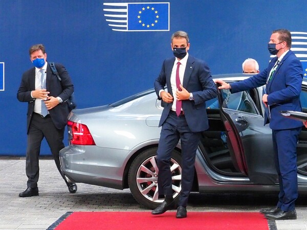 Σύνοδος Κορυφής: Συνάντηση Μητσοτάκη με Μέρκελ, Μακρόν και αξιωματούχους της ΕΕ