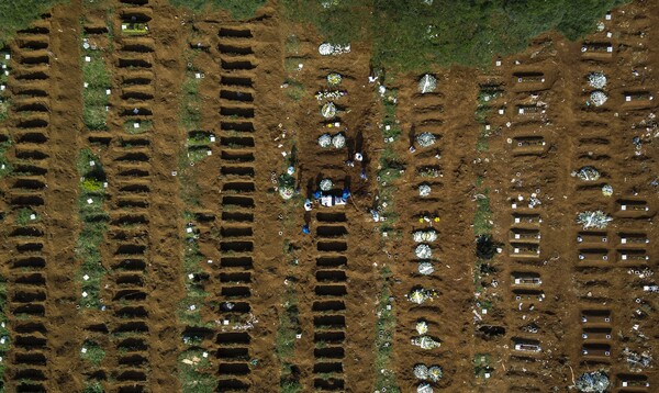 Ανοίγουν συνεχώς τάφους στο μεγαλύτερο νεκροταφείο της Βραζιλίας - Αποκαλυπτικές εικόνες από drone