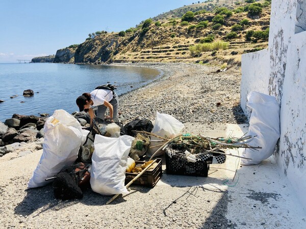 Στη Νίσυρο τα πλαστικά σκουπίδια μετατρέπονται σε πρώτη ύλη