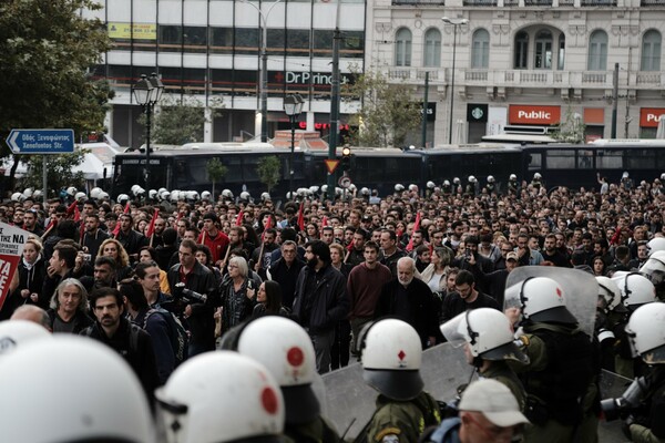 Νομοσχέδιο για τις διαδηλώσεις και τις πορείες: Τι προβλέπει για τους δρόμους και τη διάλυση συναθροίσεων