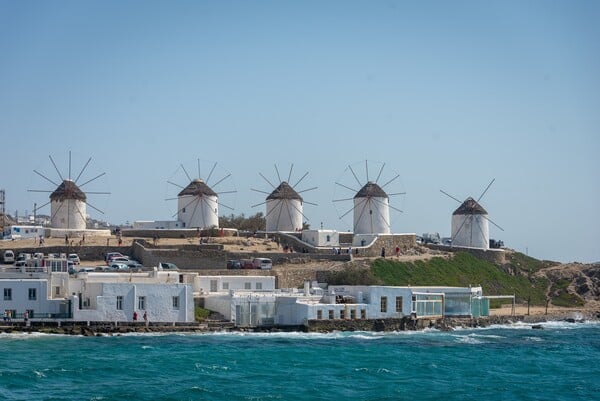 ΟΑΕΔ: Ρεκόρ αιτήσεων για το πρόγραμμα κοινωνικού τουρισμού και επιταγής αγοράς βιβλίων