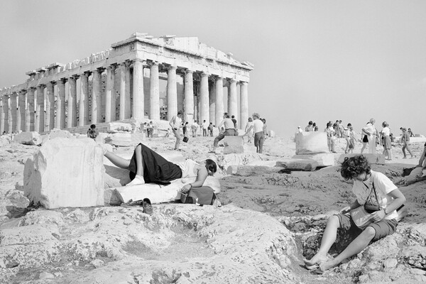 Τουρίστες στην Ακρόπολη τα καλοκαίρια των '80s