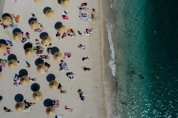Άνοιξαν οι οργανωμένες παραλίες: Τι επιτρέπεται - τι απαγορεύεται