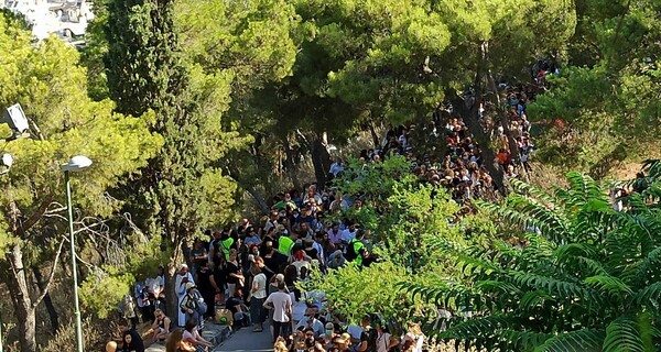 Εικόνες συνωστισμού σε Θεσσαλονίκη και Λυκαβηττό για τον Άγιο Παΐσιο - Ουρές προσκυνητών