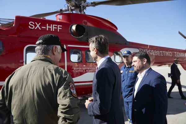 Η «Παπαστράτος» δώρισε 20 πυροσβεστικά οχήματα - Στην τελετή παραλαβής ο Μητσοτάκης