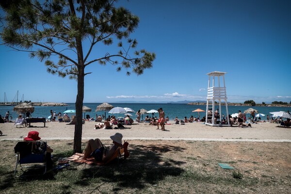 «Λουκέτο» και πρόστιμο στην πλαζ στο Αυλάκι - Περισσότεροι οι λουόμενοι από το επιτρεπόμενο όριο