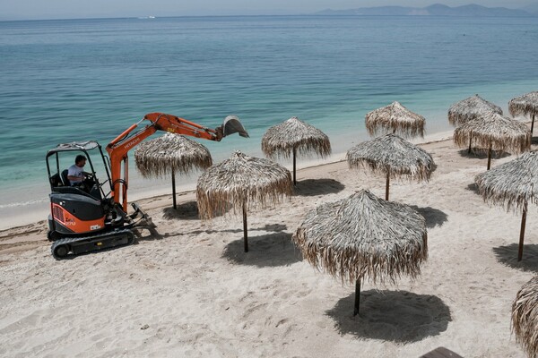 Οι παραλίες ετοιμάζονται - Πυρετός εργασιών για το άνοιγμα - ΦΩΤΟΓΡΑΦΙΕΣ