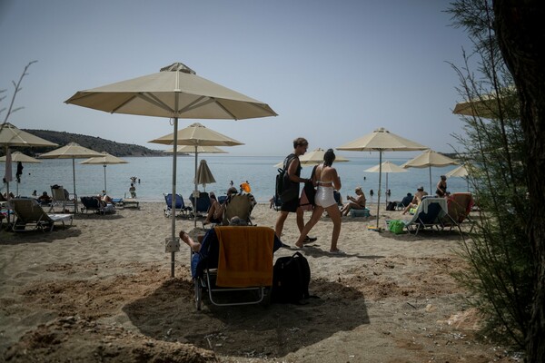 Γέμισαν οι παραλίες - Το πρώτο μπάνιο με καύσωνα και μέτρα ασφαλείας - ΦΩΤΟΓΡΑΦΙΕΣ
