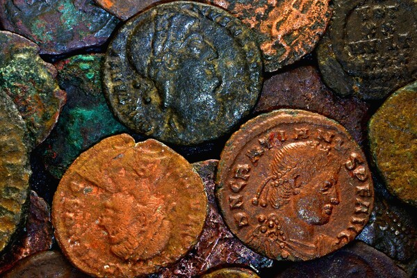Πάτρα: Συνελήφθη 57χρονος- Κατείχε αρχαία νομίσματα, βυζαντινές σφραγίδες και ιερατικά σκέυη