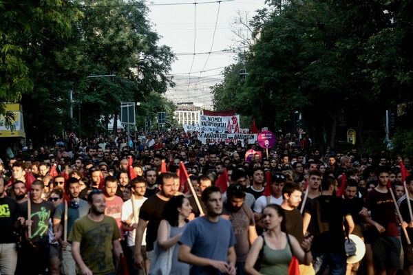 Νέα πορεία κατά του νόμου για τις διαδηλώσεις