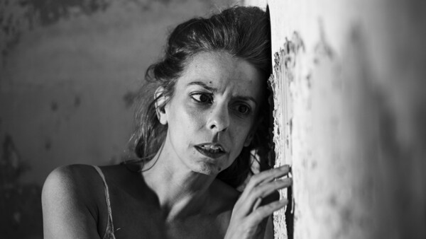 «The Series Noir / Gone»: Η Κωνσταντίνα Τάκαλου, το παρελθόν κι ένα κοντραμπάσο