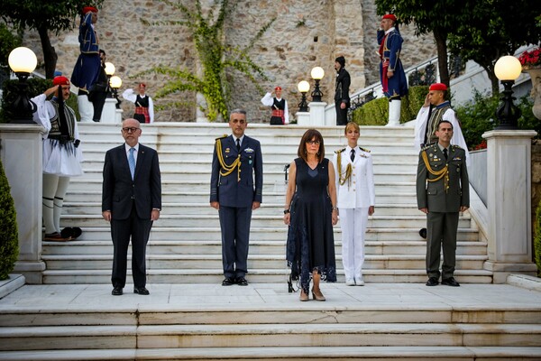 Δεξίωση στο Προεδρικό Μέγαρο για την αποκατάσταση της Δημοκρατίας - Με περιορισμένο αριθμό λόγω κορωνοϊού