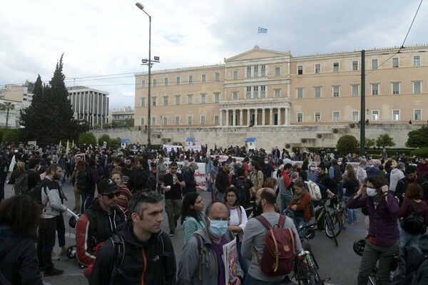 Συγκέντρωση στο Σύνταγμα κατά του περιβαλλοντικού νομοσχεδίου - ΦΩΤΟΡΕΠΟΡΤΑΖ