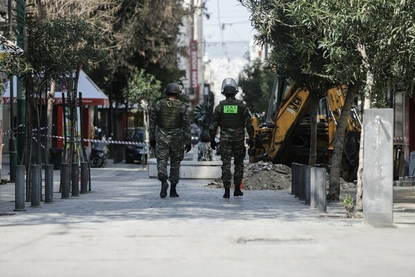 Η εκκένωση του κέντρου της Αθήνας - Δείτε φωτογραφίες από το σημείο