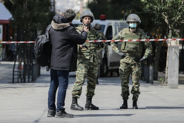 Η εκκένωση του κέντρου της Αθήνας - Δείτε φωτογραφίες από το σημείο