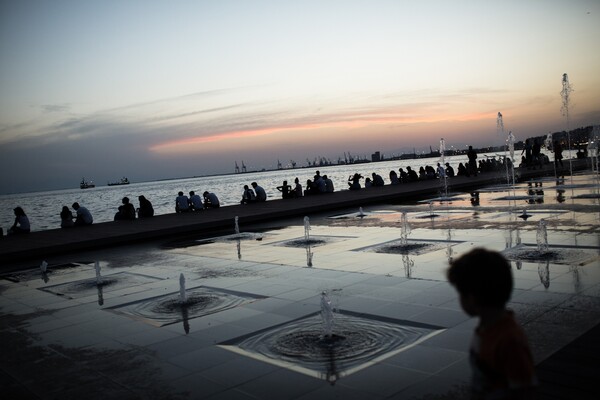 Ανοίγει απόψε η Νέα Παραλία Θεσσαλονίκης - Τέλος η απαγόρευση κυκλοφορίας δίπλα στον Θερμαϊκό