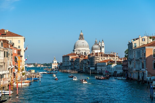Ιταλία: Καλοκαίρι χωρίς Αμερικανούς τουρίστες ισοδυναμεί με απώλειες σχεδόν 2 δισ. ευρώ για την οικονομία