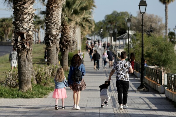 Τροπολογία: Σε ποιες αποφάσεις για το παιδί θα έχουν λόγο και οι δύο γονείς- Ανεξάρτητα από την επιμέλεια