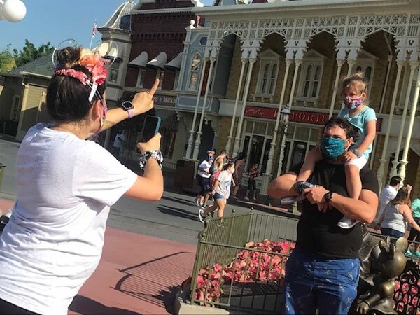 Άνοιξε ξανά η Walt Disney World: Υποχρεωτική χρήση μάσκας και ο Μίκυ Μάους σε απόσταση