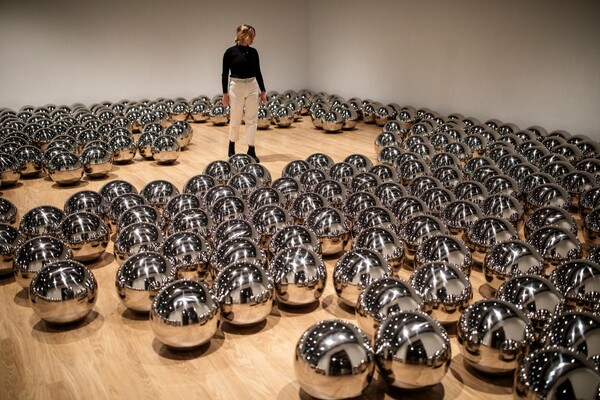 Η Yayoi Kusama αποκαλύπτει στα 91 της «Το Όραμα της Φαντασίας που δεν είχαμε δει ποτέ σε αυτό το μεγαλείο»