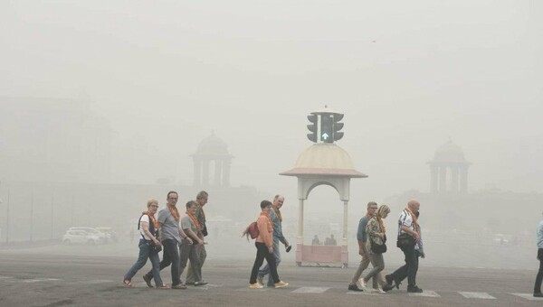Ινδία: Στο Δελχί κατασκευάζουν τεράστιους «πύργους νέφους» για να απορροφήσουν την ατμοσφαιρική ρύπανση
