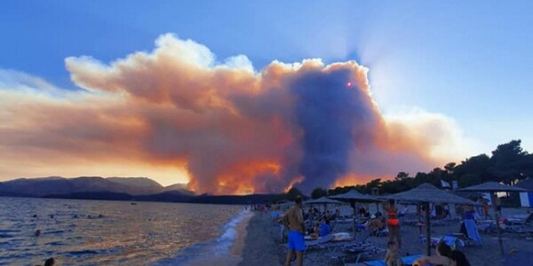 Πυρκαγιά στη Μάνη: Ολονύκτια μάχη με τις φλόγες - Πολλές διάσπαρτες εστίες