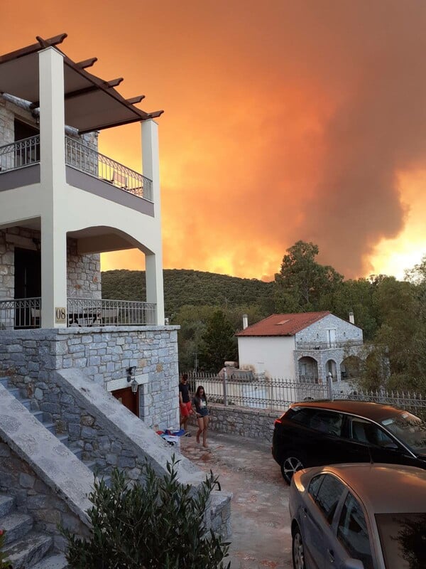 Πυρκαγιά στη Μάνη: Ολονύκτια μάχη με τις φλόγες - Πολλές διάσπαρτες εστίες