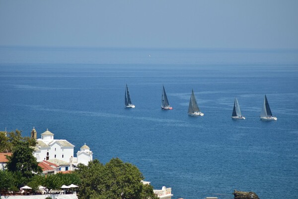 Travel + Leisure: Η Σκόπελος στα 30 κορυφαία «μυστικά νησιά» του κόσμου