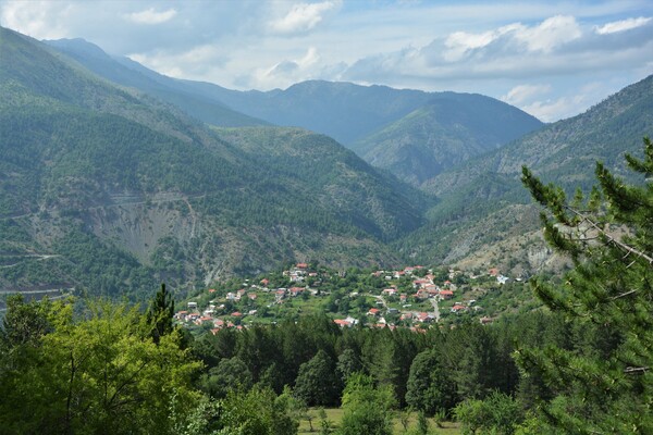 Ένα μακρύ ταξίδι με τα πόδια στα δάση και τα βουνά της βόρειας Πίνδου