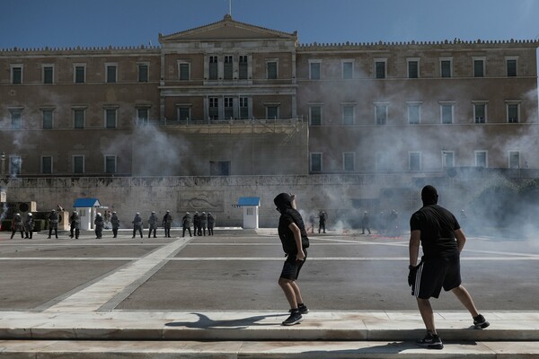 Πανεκπαιδευτικό συλλαλητήριο: Ένταση και χημικά στην πορεία των μαθητών